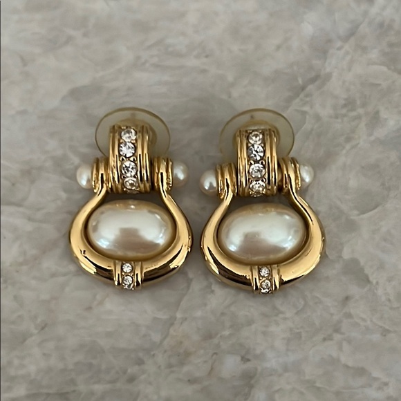Jewelry - Vintage Gold and Faux Pearl Earrings
